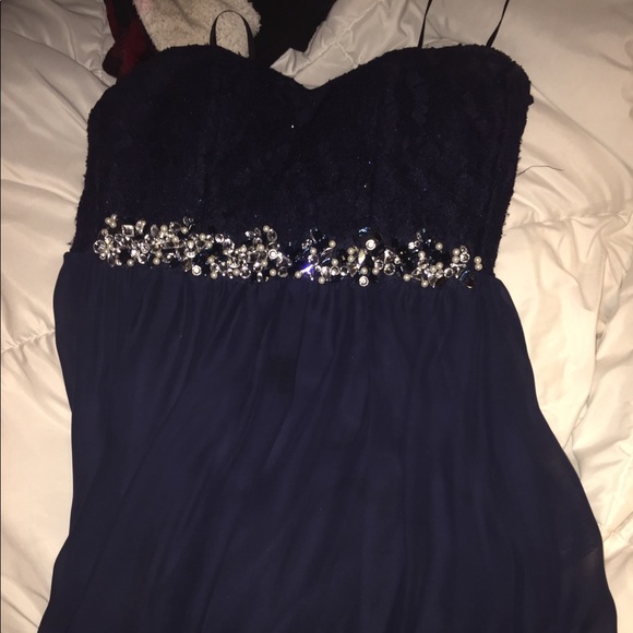 Prom dress - Picture 2 of 5